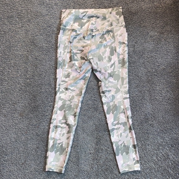 Athleta salutation tight - camo - Picture 6 of 6